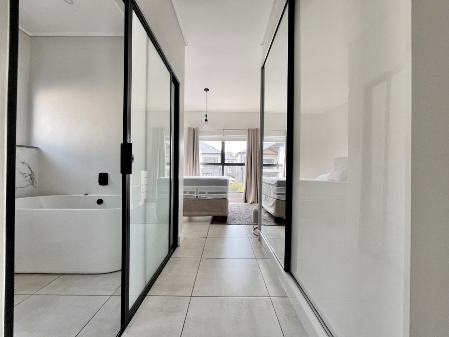 To Let 2 Bedroom Property for Rent in Waterfall Gauteng