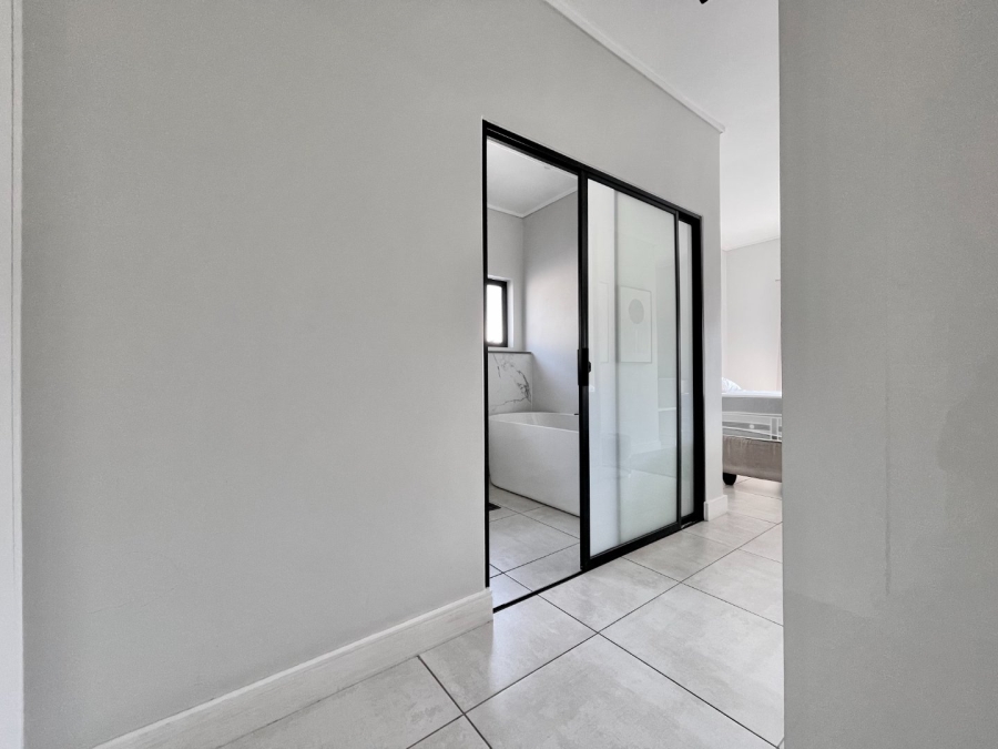 To Let 2 Bedroom Property for Rent in Waterfall Gauteng