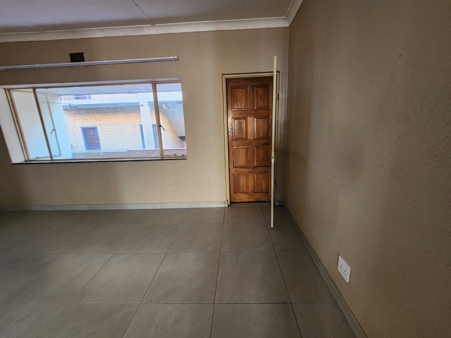 To Let 2 Bedroom Property for Rent in Crown Gardens Gauteng
