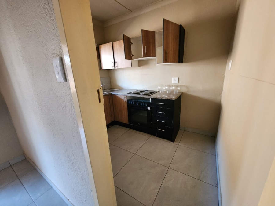 To Let 2 Bedroom Property for Rent in Crown Gardens Gauteng
