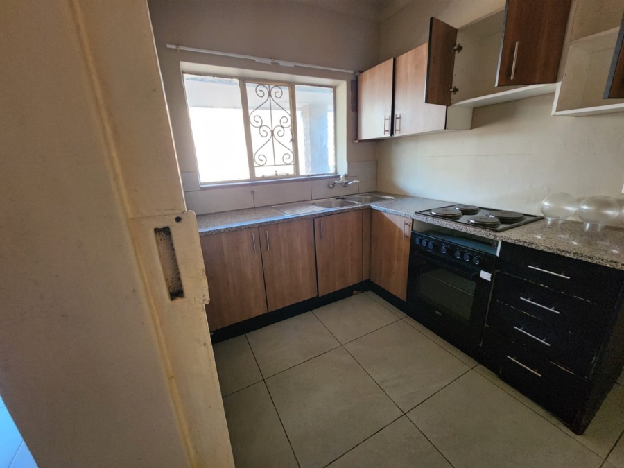 To Let 2 Bedroom Property for Rent in Crown Gardens Gauteng
