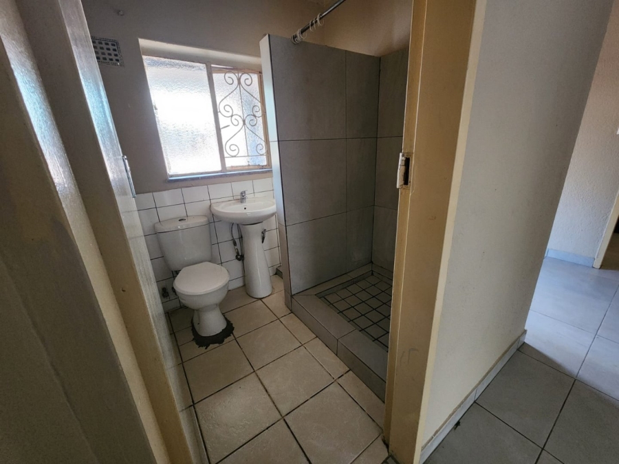 To Let 2 Bedroom Property for Rent in Crown Gardens Gauteng