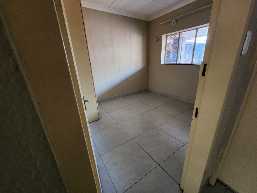 To Let 2 Bedroom Property for Rent in Crown Gardens Gauteng