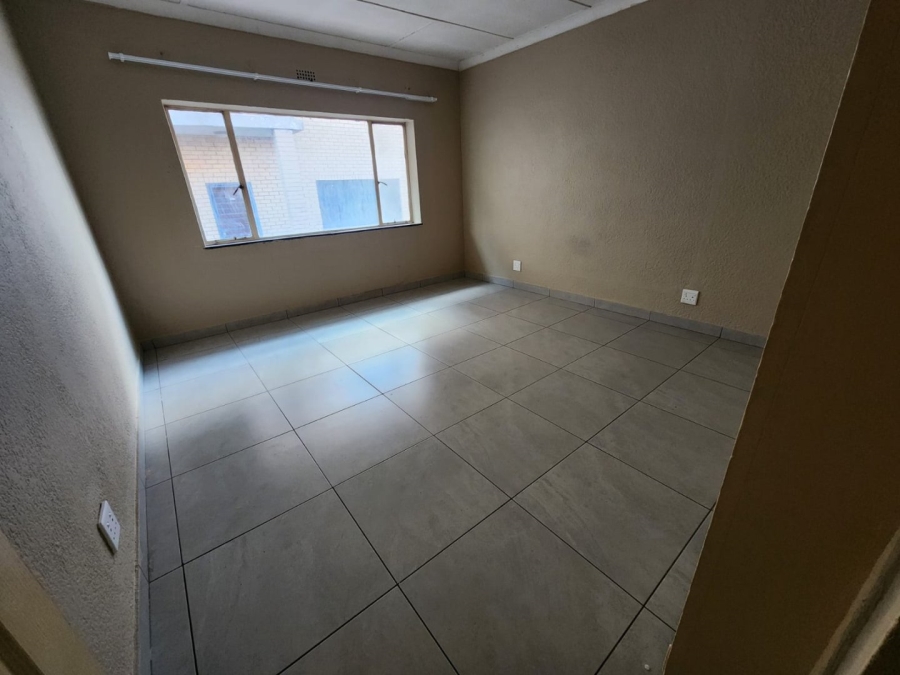 To Let 2 Bedroom Property for Rent in Crown Gardens Gauteng