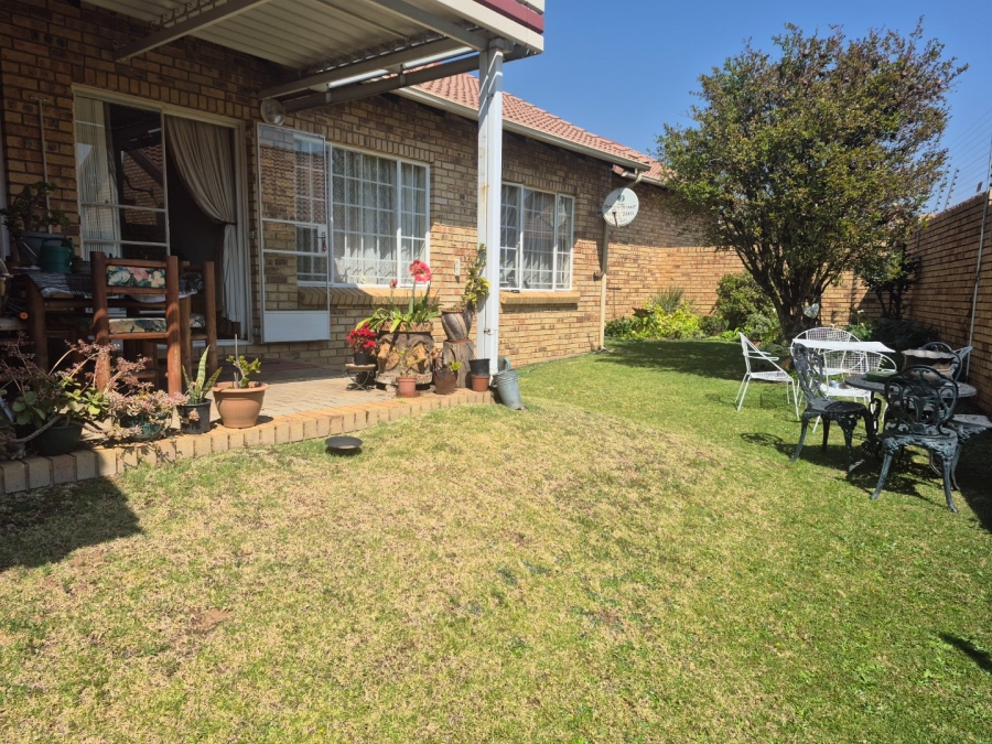2 Bedroom Property for Sale in The Reeds Gauteng