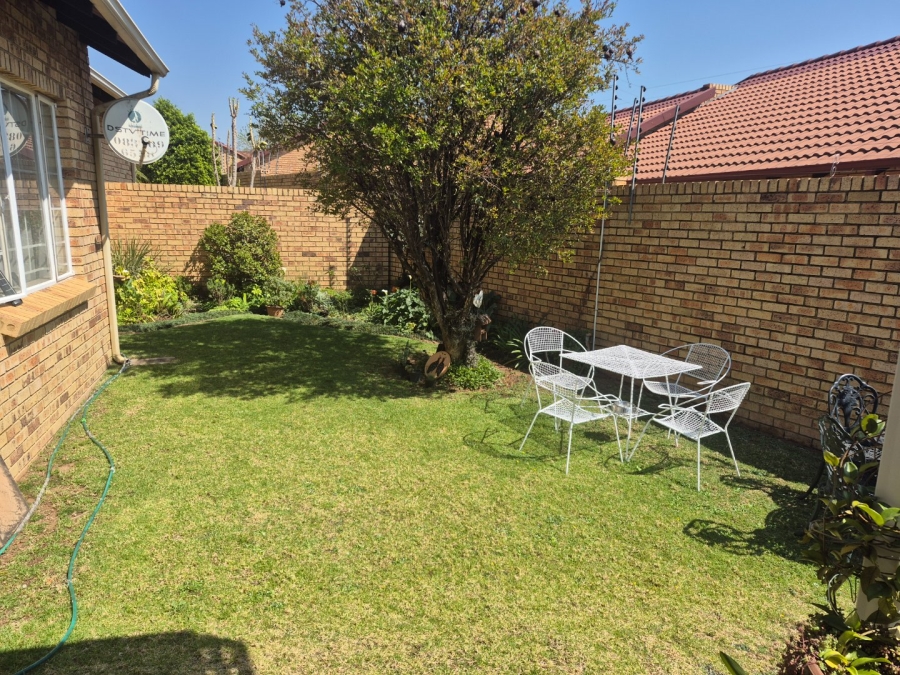 2 Bedroom Property for Sale in The Reeds Gauteng