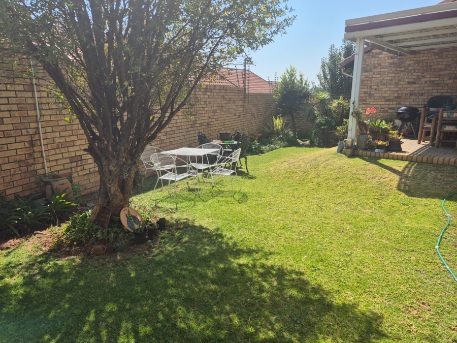 2 Bedroom Property for Sale in The Reeds Gauteng