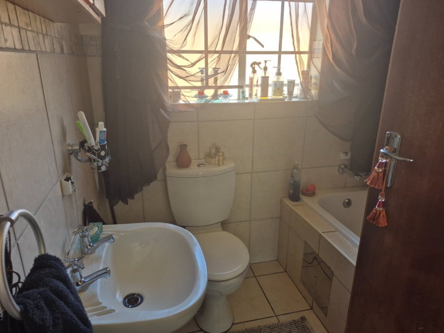 2 Bedroom Property for Sale in The Reeds Gauteng