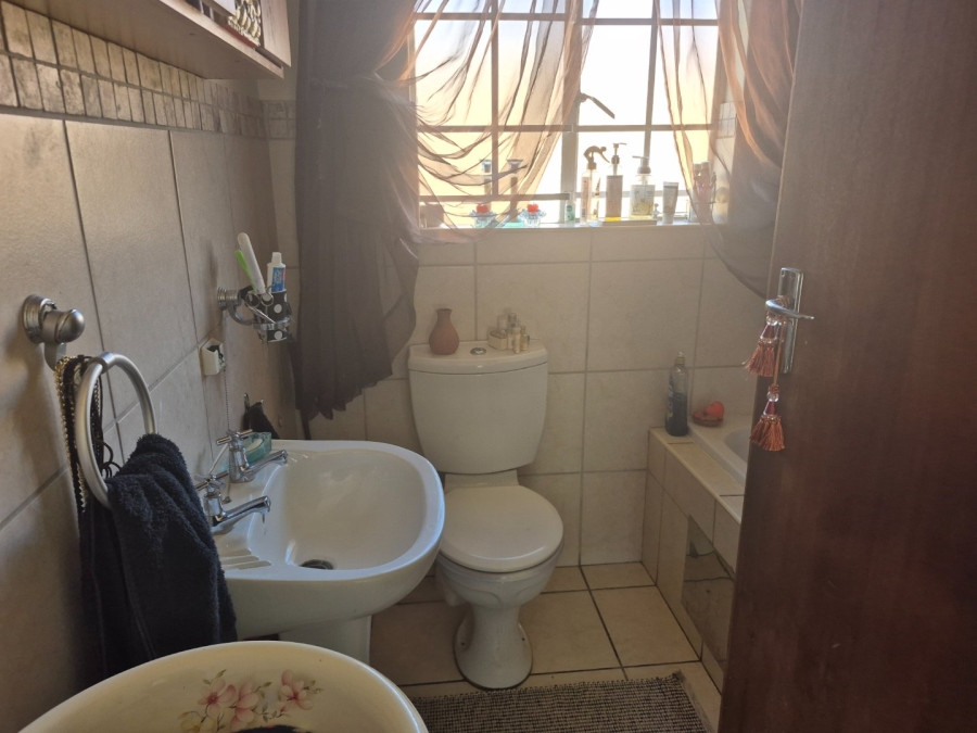 2 Bedroom Property for Sale in The Reeds Gauteng