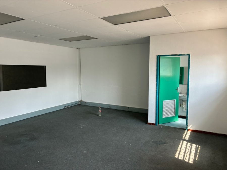 To Let Commercial Property for Rent in Driehoek Gauteng