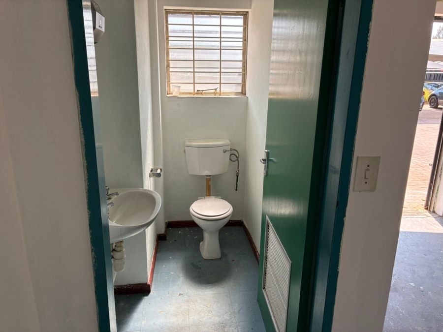 To Let Commercial Property for Rent in Driehoek Gauteng