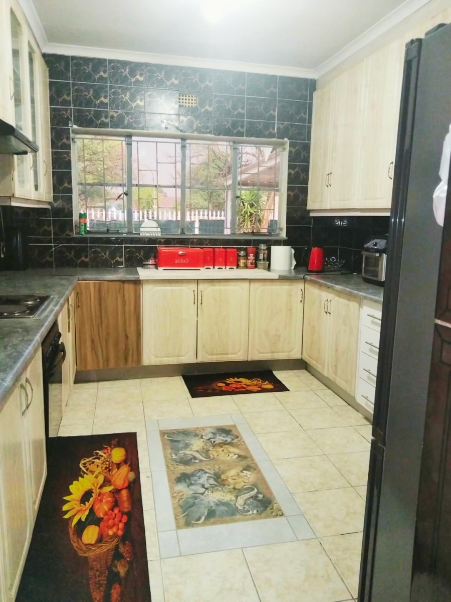 To Let  Bedroom Property for Rent in Birch Acres Gauteng