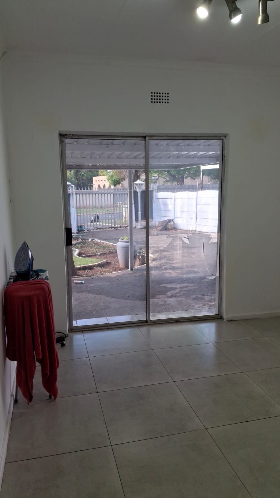 To Let 3 Bedroom Property for Rent in Birch Acres Gauteng