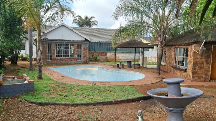 To Let 3 Bedroom Property for Rent in Birch Acres Gauteng