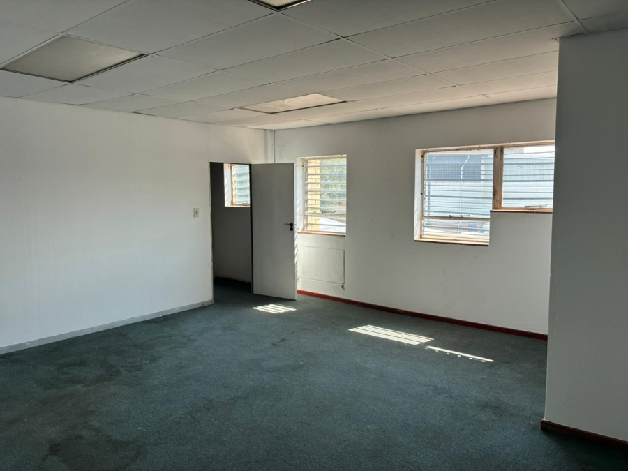 To Let Commercial Property for Rent in Driehoek Gauteng