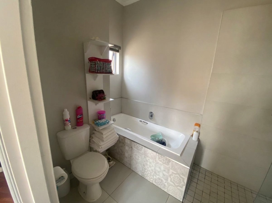 2 Bedroom Property for Sale in Blue Hills Gauteng