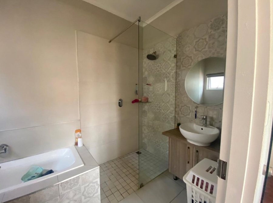 2 Bedroom Property for Sale in Blue Hills Gauteng