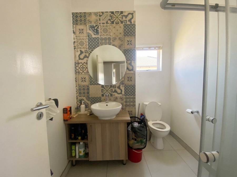2 Bedroom Property for Sale in Blue Hills Gauteng