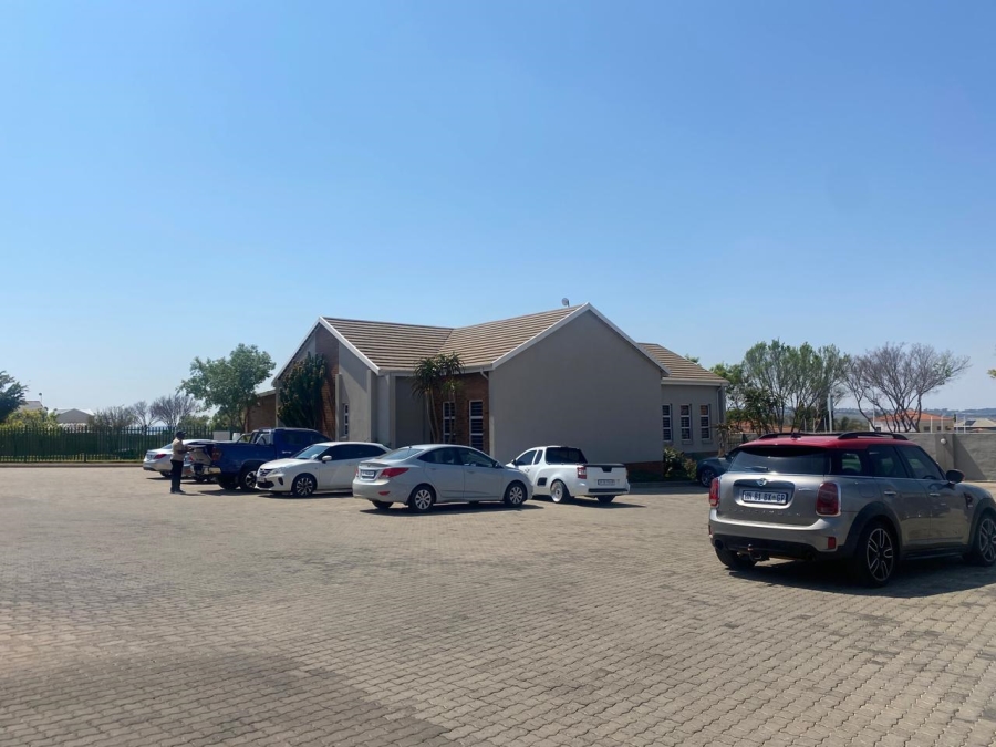 2 Bedroom Property for Sale in Blue Hills Gauteng