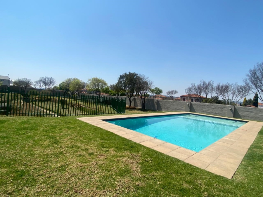 2 Bedroom Property for Sale in Blue Hills Gauteng