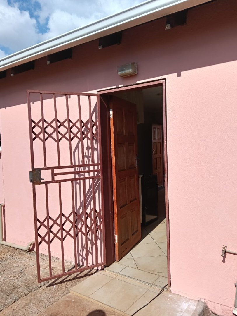 To Let 2 Bedroom Property for Rent in Rosslyn Gauteng