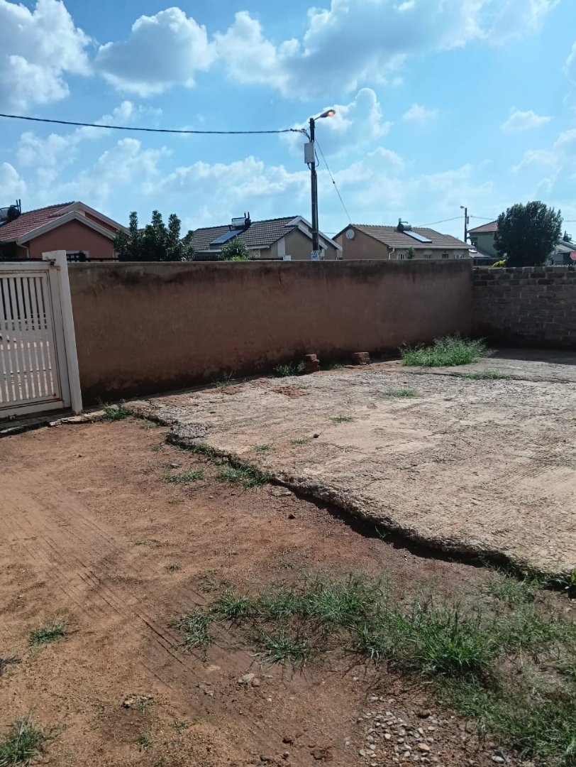 To Let 2 Bedroom Property for Rent in Rosslyn Gauteng