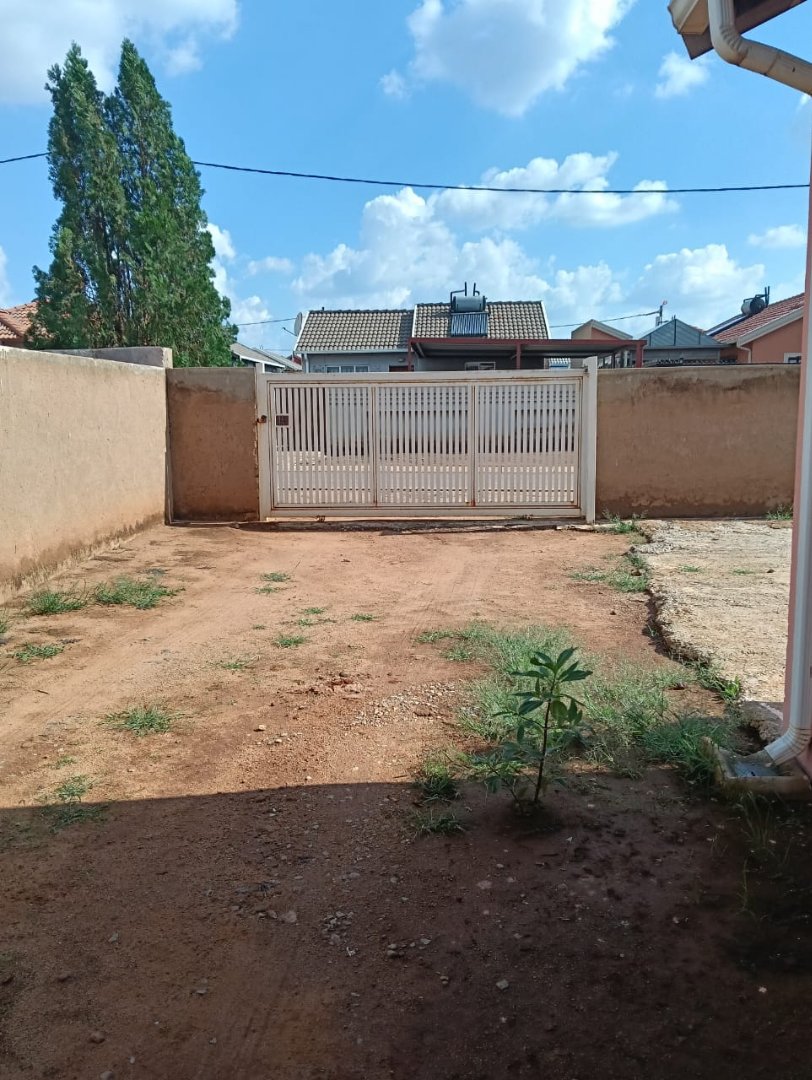 To Let 2 Bedroom Property for Rent in Rosslyn Gauteng