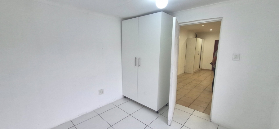 1 Bedroom Property for Sale in Suideroord Gauteng