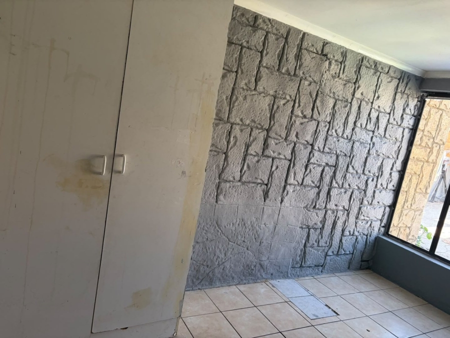 To Let 1 Bedroom Property for Rent in The Hill Gauteng