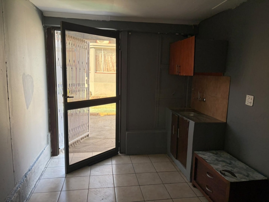 To Let 1 Bedroom Property for Rent in The Hill Gauteng