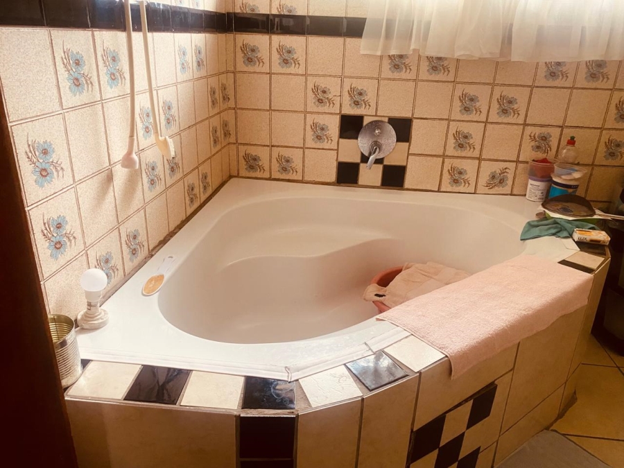 5 Bedroom Property for Sale in Olifantsfontein Gauteng