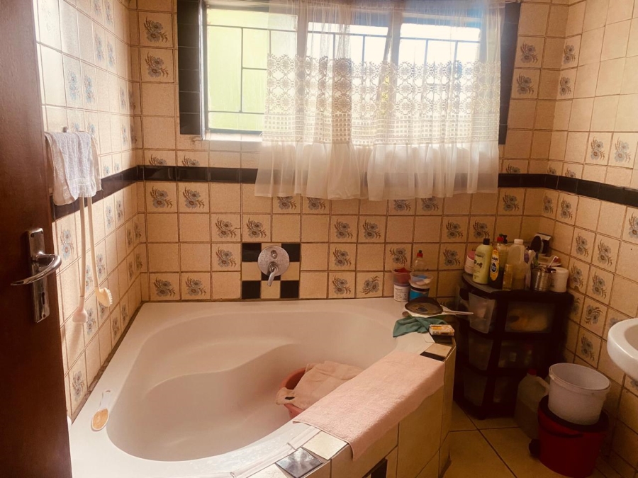 5 Bedroom Property for Sale in Olifantsfontein Gauteng