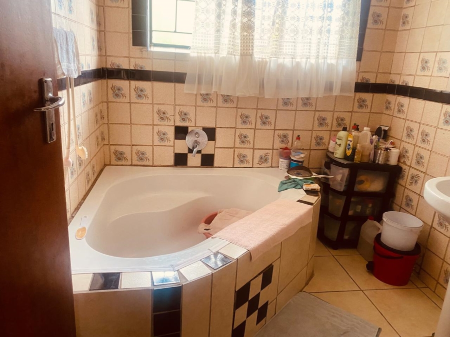 5 Bedroom Property for Sale in Olifantsfontein Gauteng