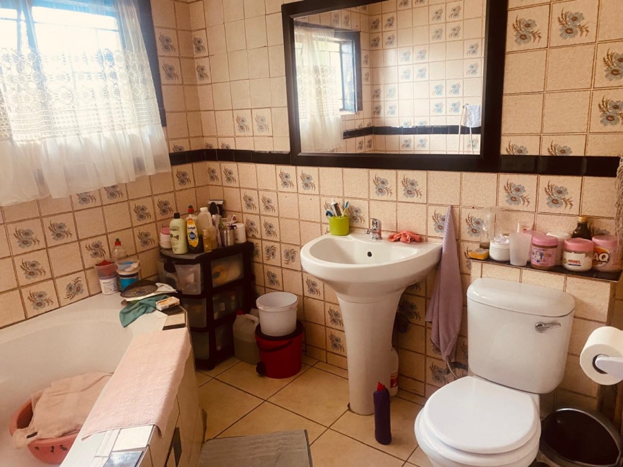 5 Bedroom Property for Sale in Olifantsfontein Gauteng