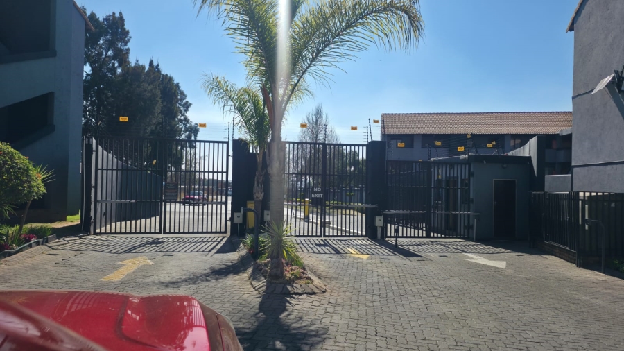 To Let 2 Bedroom Property for Rent in Noordwyk Gauteng