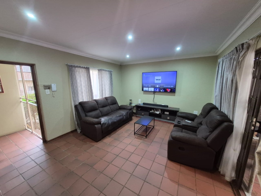 To Let 3 Bedroom Property for Rent in Garsfontein Gauteng