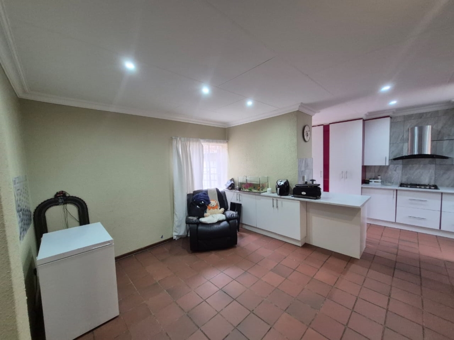 To Let 3 Bedroom Property for Rent in Garsfontein Gauteng
