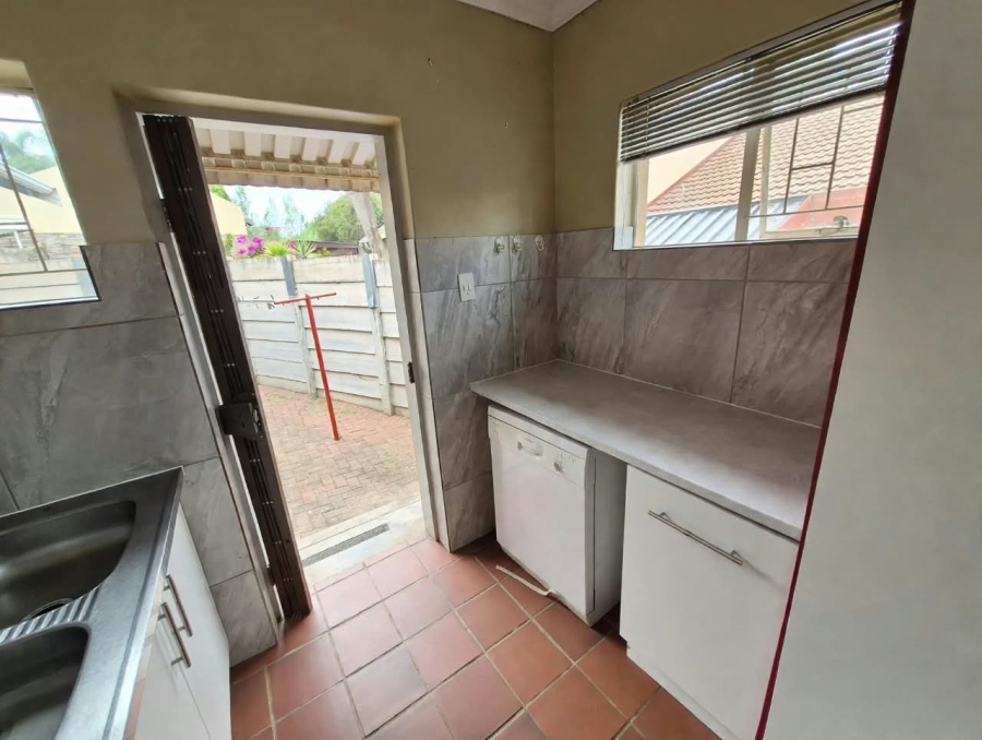 To Let 3 Bedroom Property for Rent in Garsfontein Gauteng