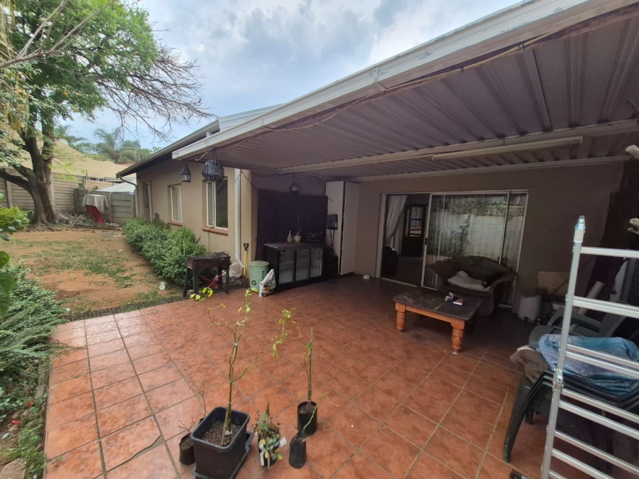 To Let 3 Bedroom Property for Rent in Garsfontein Gauteng