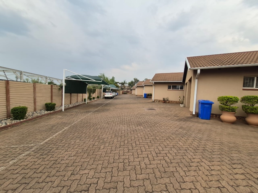 To Let 3 Bedroom Property for Rent in Garsfontein Gauteng