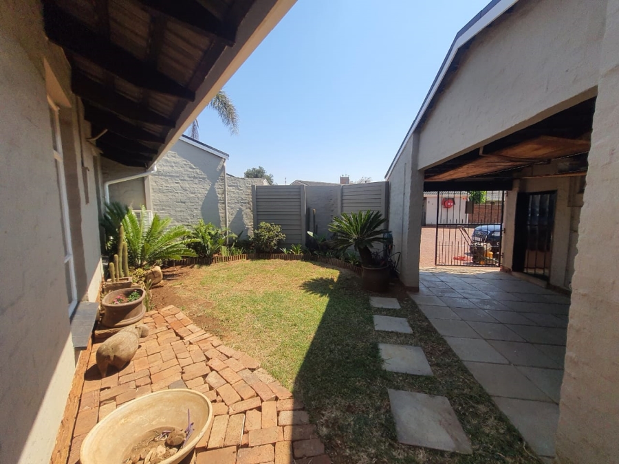 3 Bedroom Property for Sale in Elardus Park Gauteng
