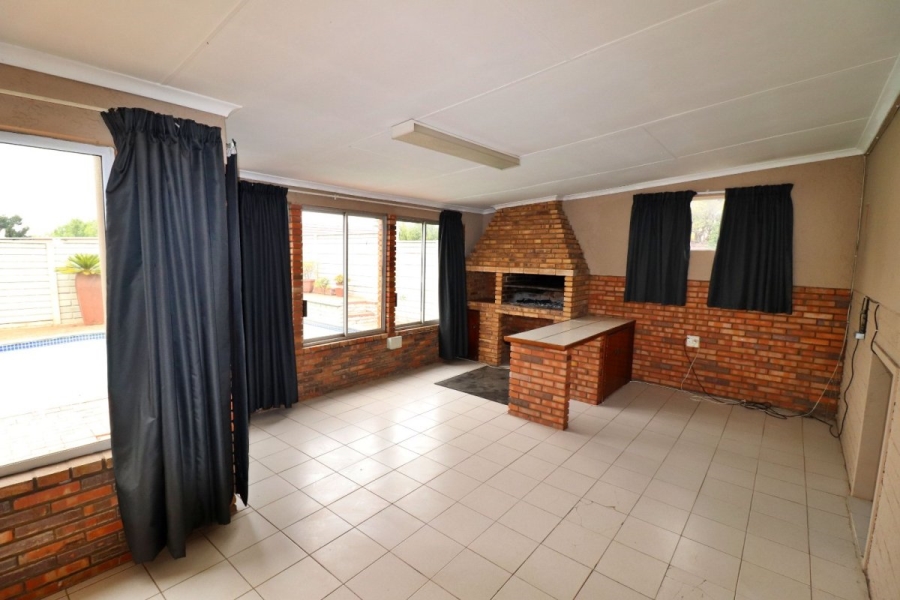 4 Bedroom Property for Sale in Dawnview Gauteng