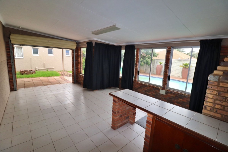 4 Bedroom Property for Sale in Dawnview Gauteng