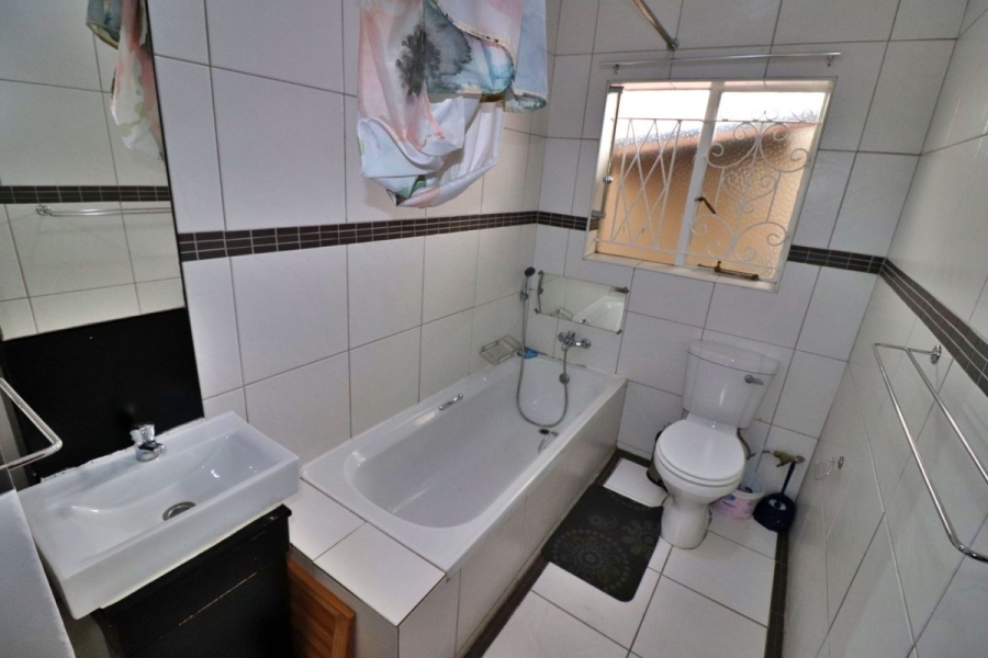 4 Bedroom Property for Sale in Dawnview Gauteng