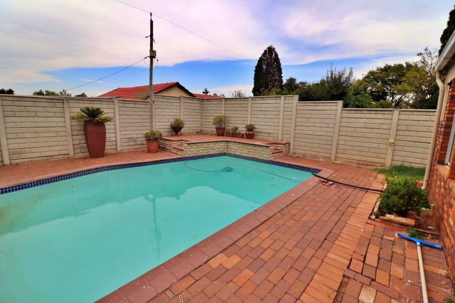 4 Bedroom Property for Sale in Dawnview Gauteng