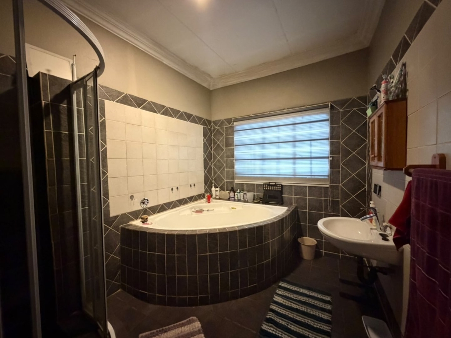 3 Bedroom Property for Sale in Monavoni A H Gauteng