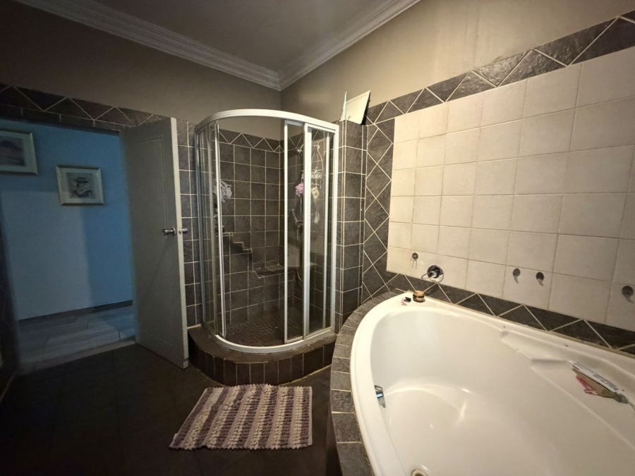 3 Bedroom Property for Sale in Monavoni A H Gauteng
