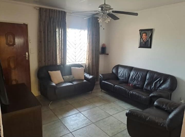 5 Bedroom Property for Sale in Lenasia South Gauteng
