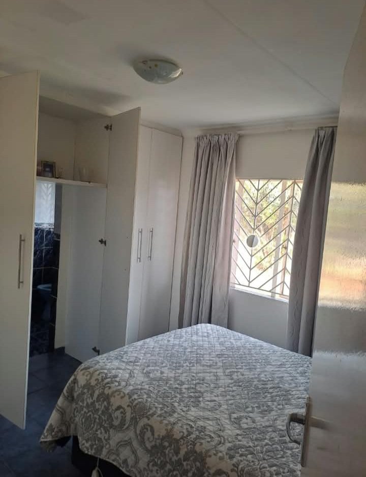 5 Bedroom Property for Sale in Lenasia South Gauteng