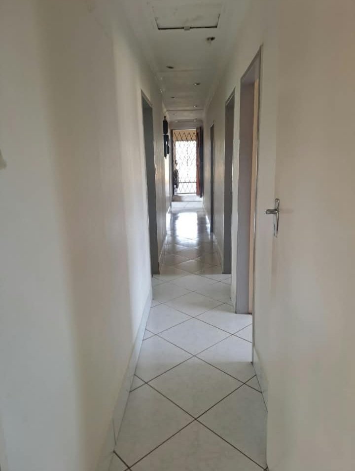 5 Bedroom Property for Sale in Lenasia South Gauteng
